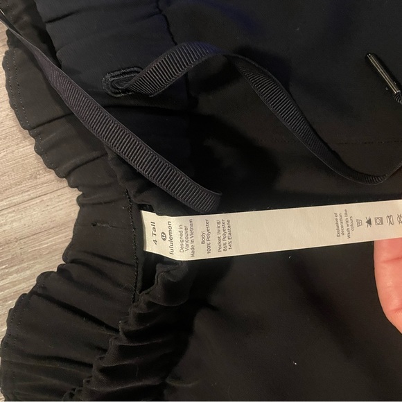 Brand new size 4 tall Lululemon pants - Picture 2 of 3